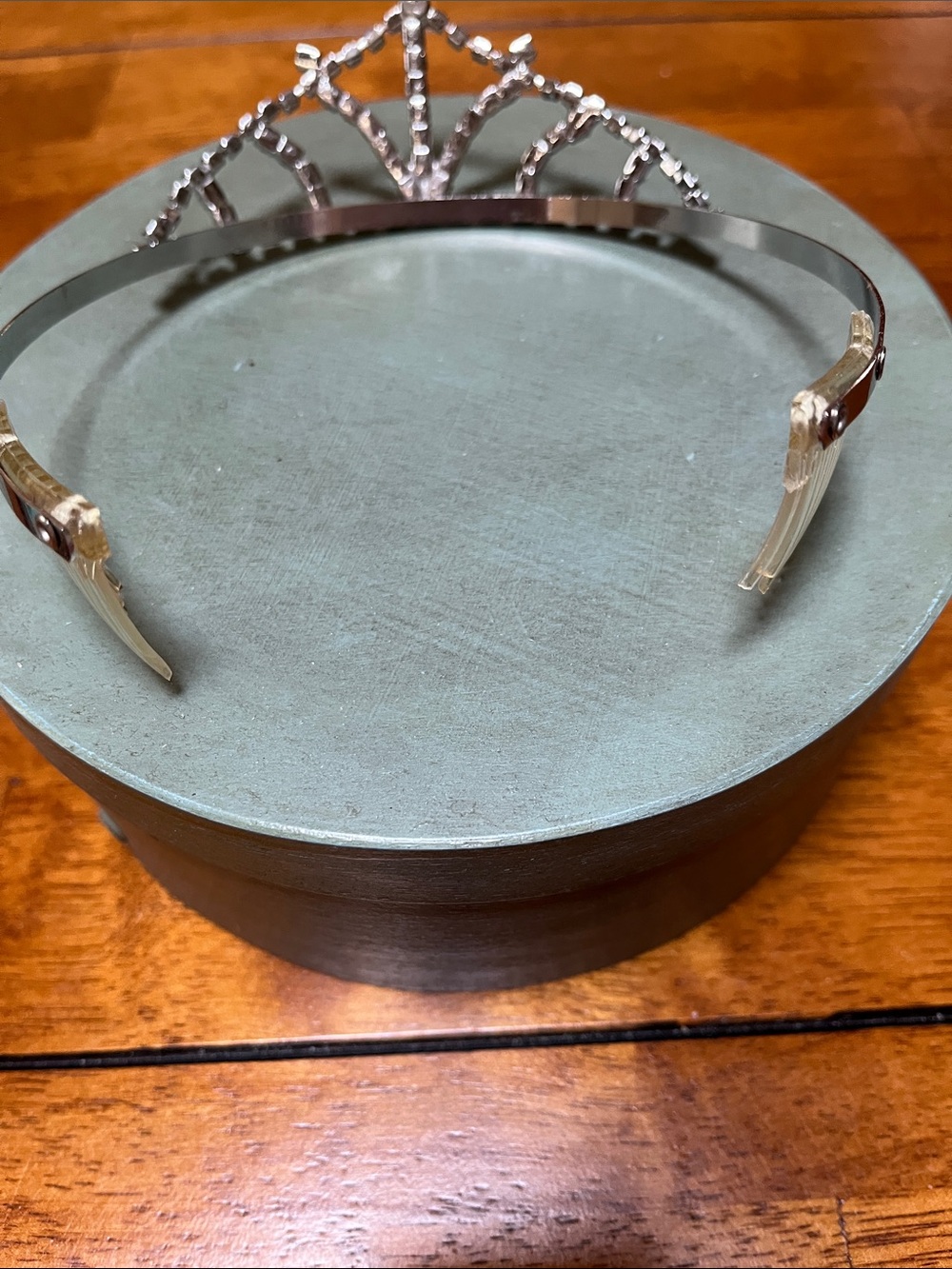 Vintage Rhinestone Faux Diamonds Silver Tiara Headband - Picture 5 of 9
